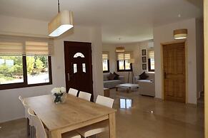 Villa Pergola by Amy Villas