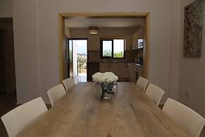 Villa Pergola by Amy Villas