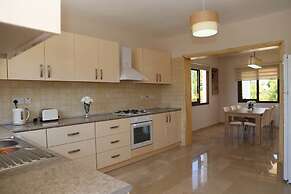 Villa Pergola by Amy Villas