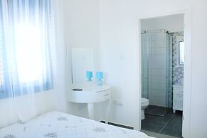 Villa Townhouse by Amy Villas