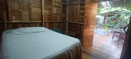 Flutterby House - Hostel