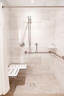HALL Arts Hotel Dallas, Curio Collection by Hilton