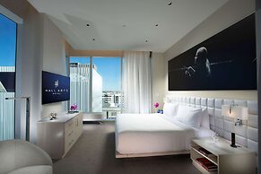 HALL Arts Hotel Dallas, Curio Collection by Hilton