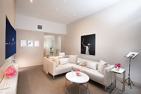 HALL Arts Hotel Dallas, Curio Collection by Hilton