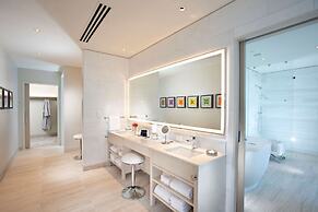 HALL Arts Hotel Dallas, Curio Collection by Hilton