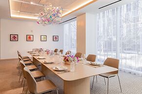 HALL Arts Hotel Dallas, Curio Collection by Hilton