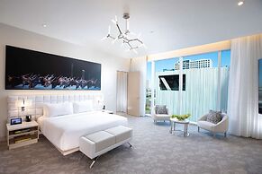 HALL Arts Hotel Dallas, Curio Collection by Hilton