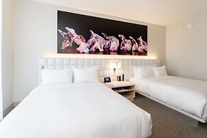 HALL Arts Hotel Dallas, Curio Collection by Hilton