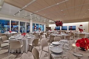 HALL Arts Hotel Dallas, Curio Collection by Hilton