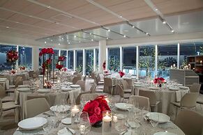 HALL Arts Hotel Dallas, Curio Collection by Hilton