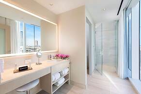 HALL Arts Hotel Dallas, Curio Collection by Hilton
