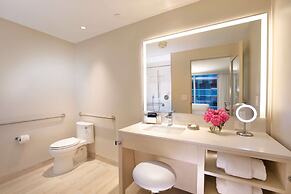 HALL Arts Hotel Dallas, Curio Collection by Hilton