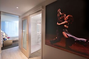 HALL Arts Hotel Dallas, Curio Collection by Hilton