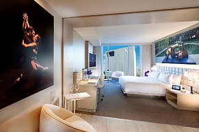 HALL Arts Hotel Dallas, Curio Collection by Hilton