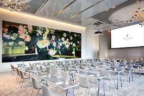 HALL Arts Hotel Dallas, Curio Collection by Hilton