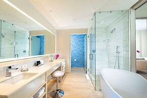 HALL Arts Hotel Dallas, Curio Collection by Hilton
