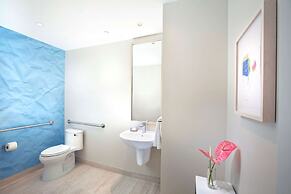 HALL Arts Hotel Dallas, Curio Collection by Hilton