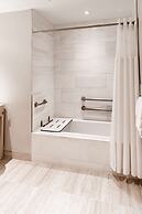 HALL Arts Hotel Dallas, Curio Collection by Hilton