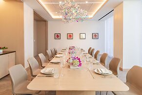 HALL Arts Hotel Dallas, Curio Collection by Hilton