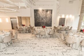 HALL Arts Hotel Dallas, Curio Collection by Hilton