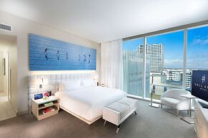 HALL Arts Hotel Dallas, Curio Collection by Hilton