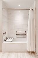 HALL Arts Hotel Dallas, Curio Collection by Hilton