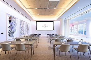 HALL Arts Hotel Dallas, Curio Collection by Hilton