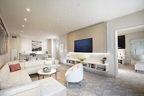 HALL Arts Hotel Dallas, Curio Collection by Hilton