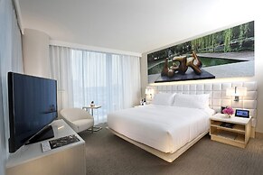 HALL Arts Hotel Dallas, Curio Collection by Hilton