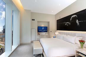 HALL Arts Hotel Dallas, Curio Collection by Hilton