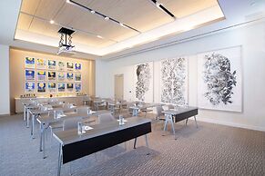HALL Arts Hotel Dallas, Curio Collection by Hilton