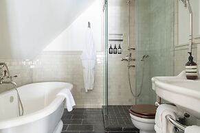 Eleven Scarp Ridge Lodge