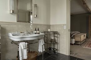 Eleven Scarp Ridge Lodge