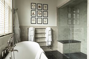 Eleven Scarp Ridge Lodge