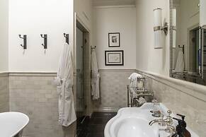 Eleven Scarp Ridge Lodge