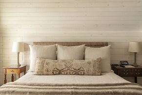 Eleven Scarp Ridge Lodge