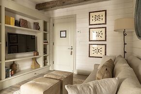 Eleven Scarp Ridge Lodge