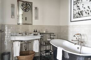 Eleven Scarp Ridge Lodge