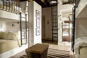 Eleven Scarp Ridge Lodge