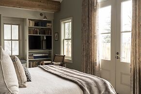 Eleven Scarp Ridge Lodge