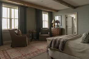 Eleven Scarp Ridge Lodge