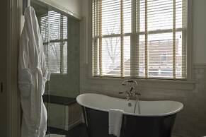 Eleven Scarp Ridge Lodge