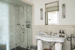 Eleven Scarp Ridge Lodge