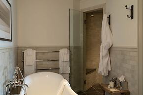 Eleven Scarp Ridge Lodge