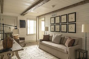 Eleven Scarp Ridge Lodge