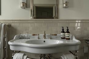 Eleven Scarp Ridge Lodge