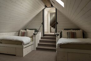 Eleven Scarp Ridge Lodge