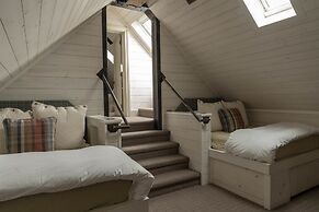 Eleven Scarp Ridge Lodge