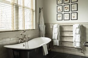 Eleven Scarp Ridge Lodge