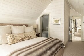 Eleven Scarp Ridge Lodge